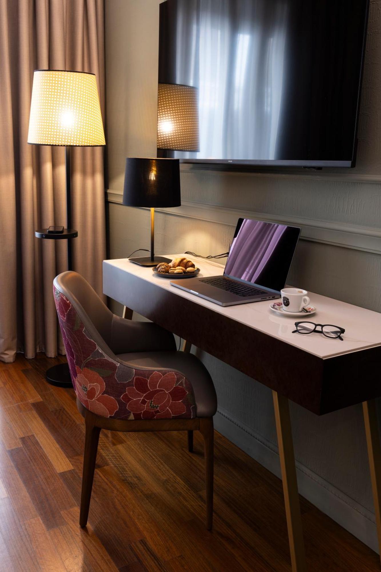Hotel CHC Torino Castello Esterno foto